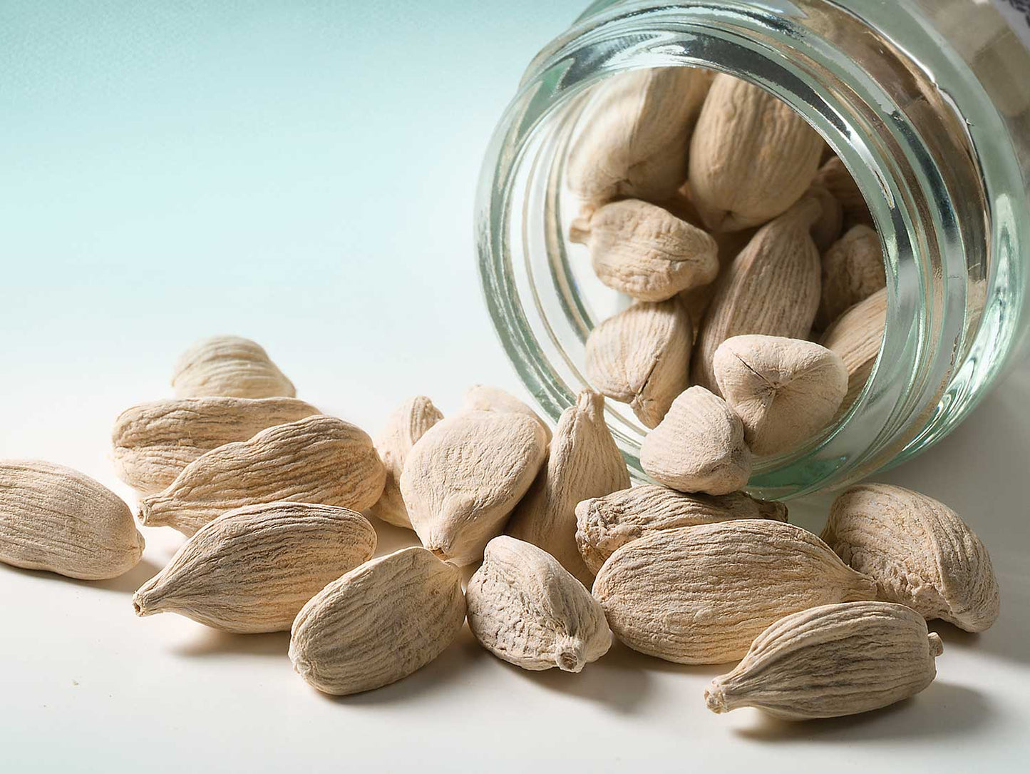 Cardamomo branco inteiro